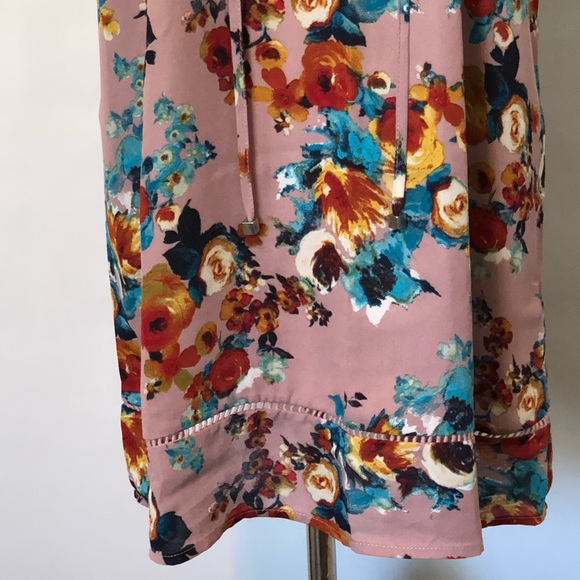 Lily White Floral Top (M) - Picture 3 of 8